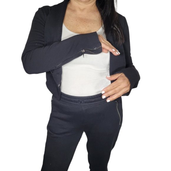 BCBG Cropped black blazer with zipper detailing. - Picture 4 of 11